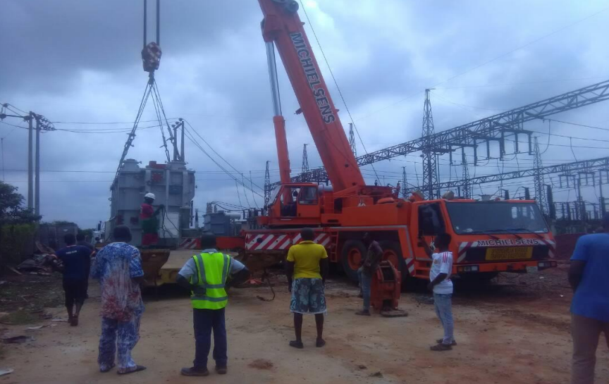 Lifting of transformer for positioning
